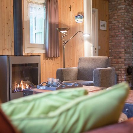 Luxurious Chalet In Oud Turnhout With Large Garden Villa Oud-Turnhout Exterior photo