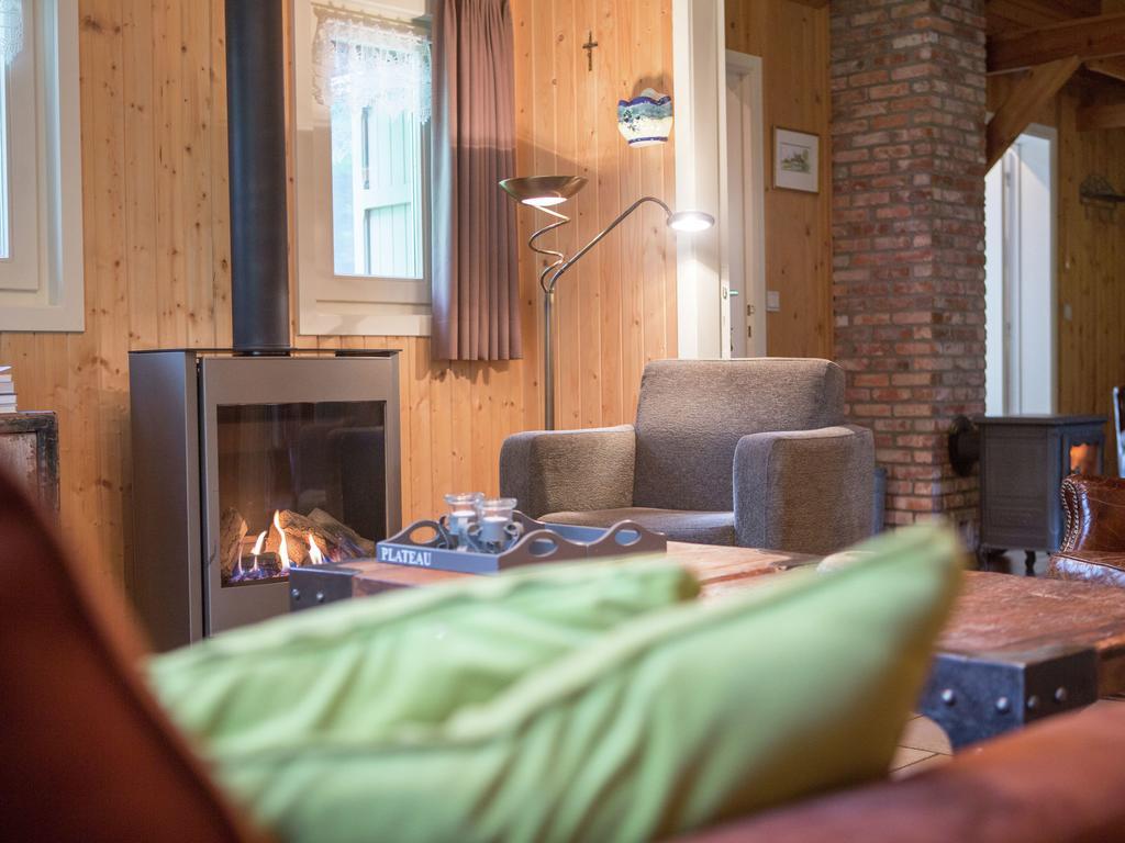 Luxurious Chalet In Oud Turnhout With Large Garden Villa Oud-Turnhout Exterior photo